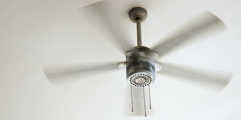 Do Ceiling Fans Help Cool A Room? 4 Best Ways To Use It With An Air Conditioner